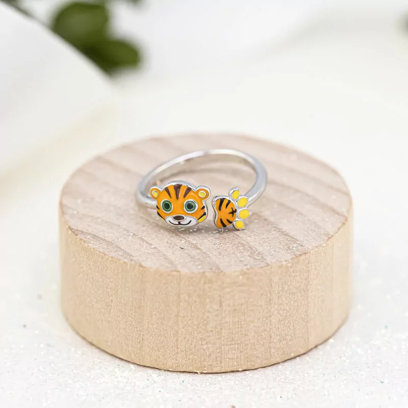 Каблучка Тигренятко з лапкою із помаранчевою емаллю фото