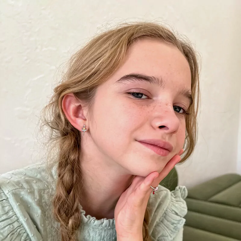 Сережки-пусети Балерина із жовтою емаллю та фіанітами фото