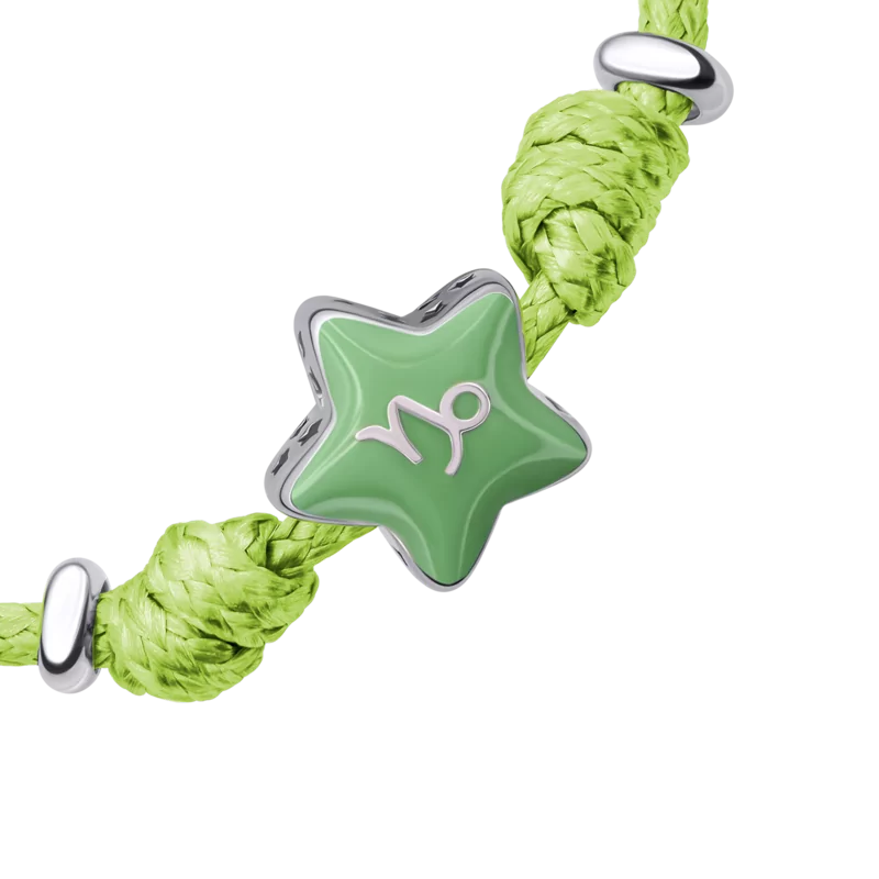 Браслет на шнурке Козерог с зеленой эмалью фото